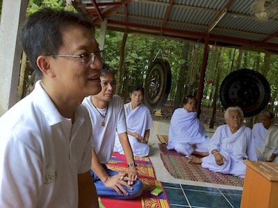 คุณเรวัตสนทนาธรรมกับพระอาจารย์จันทร์เพ็ญ