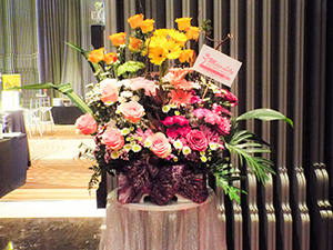 มิสลิลลี่จัดดอกไม้แสดงในงาน MiX Happiness Party 2014
