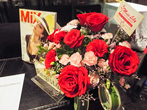 มิสลิลลี่จัดดอกไม้แสดงในงาน MiX Happiness Party 2014
